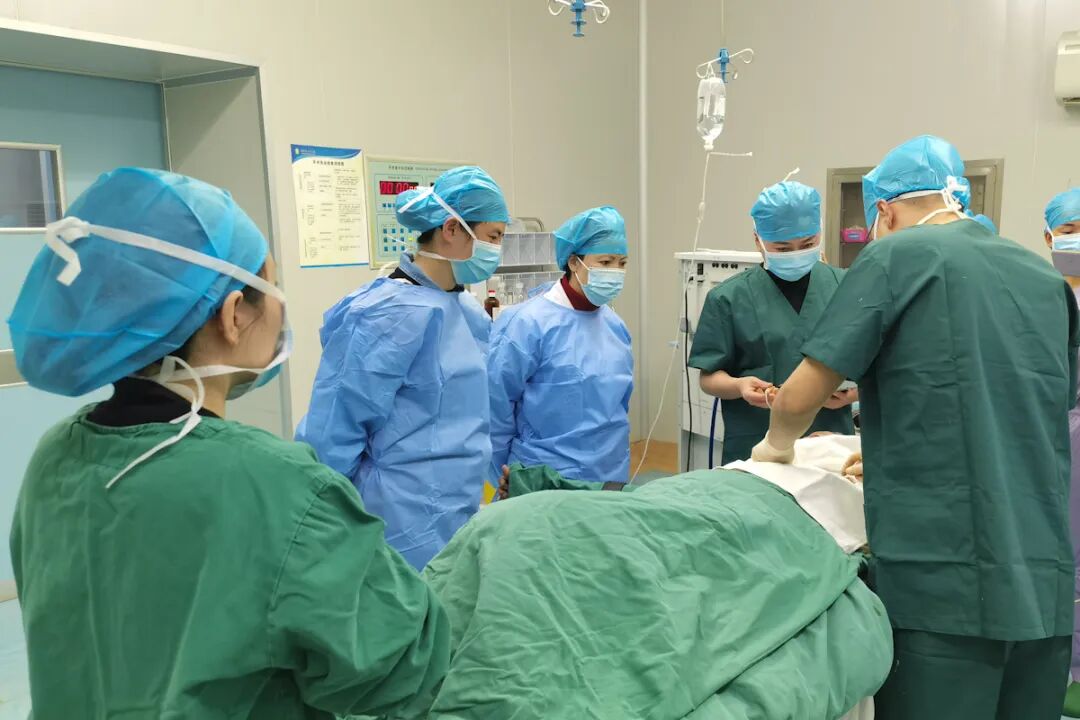 床旁x怎么使用荔波县人民医院成功开展床旁临时心脏起搏器安置术_https://www.jmylbn.com_新闻资讯_第1张