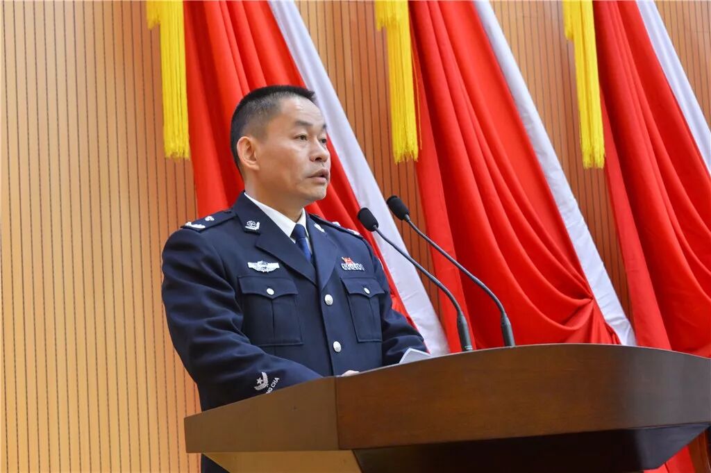 公安局长:实施民警满意度调查,解决两地分居问题,袭警一律刑拘!