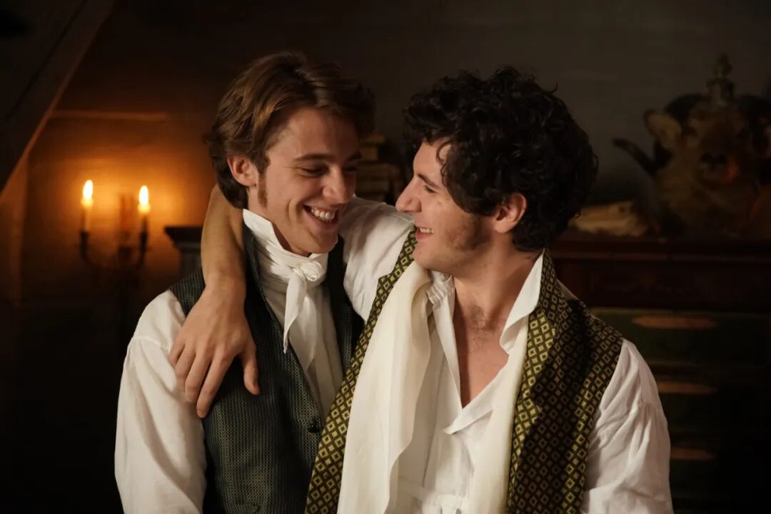 这样一来,吕西安和拿当,这两个帅哥文人的互"撕"就成了矛盾冲突的主线