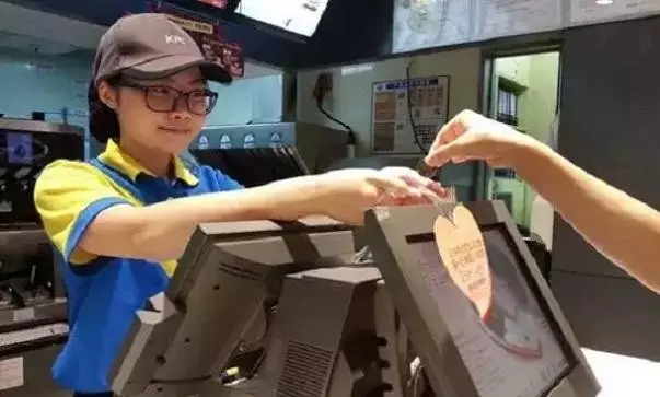 日常运营| 收银员岗位职责与服务规范!(附视频) 日常运营| 收银员岗位职责与服务规范!(附视频)