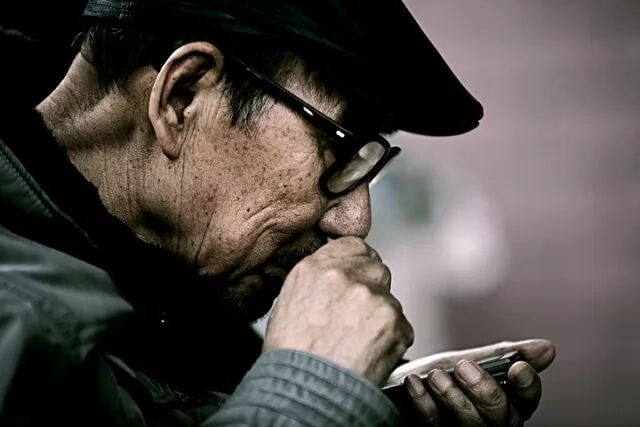 曲湿湿：父母有没有那么一瞬间，让你一想起就落泪？