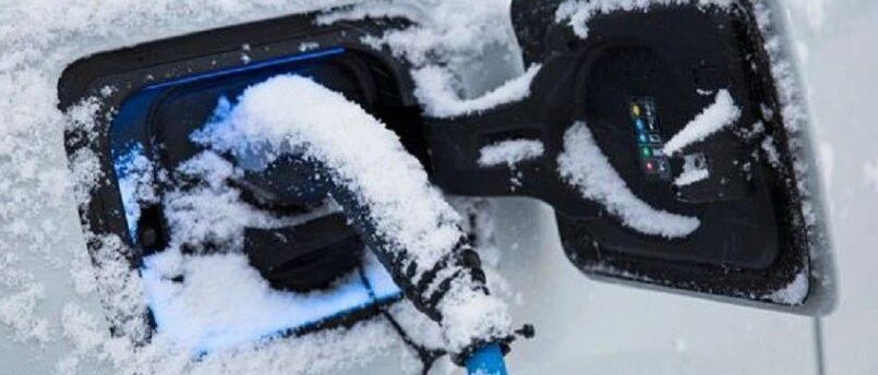 为什么在极寒天气下  电动汽车的续航能力会严重下降？