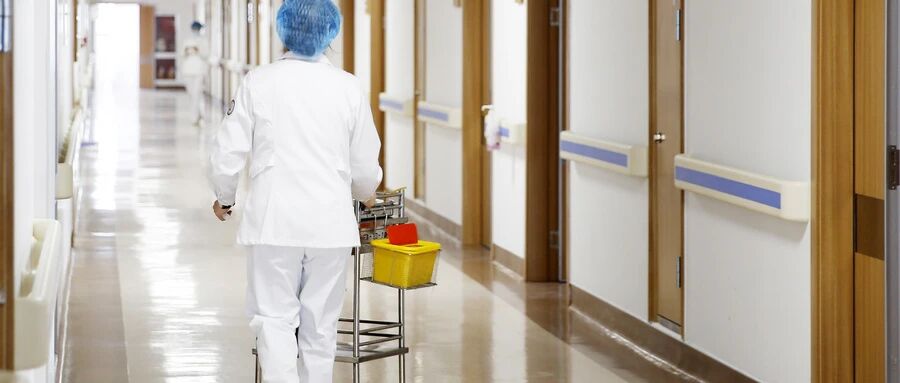 护士夜班常态：无时无刻不想辞职，熬到凌晨5点，老老实实去抽血