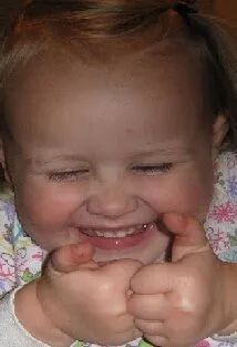 孩子手指伸不直，关节还会发出"噼啪"的响声，要引发重视