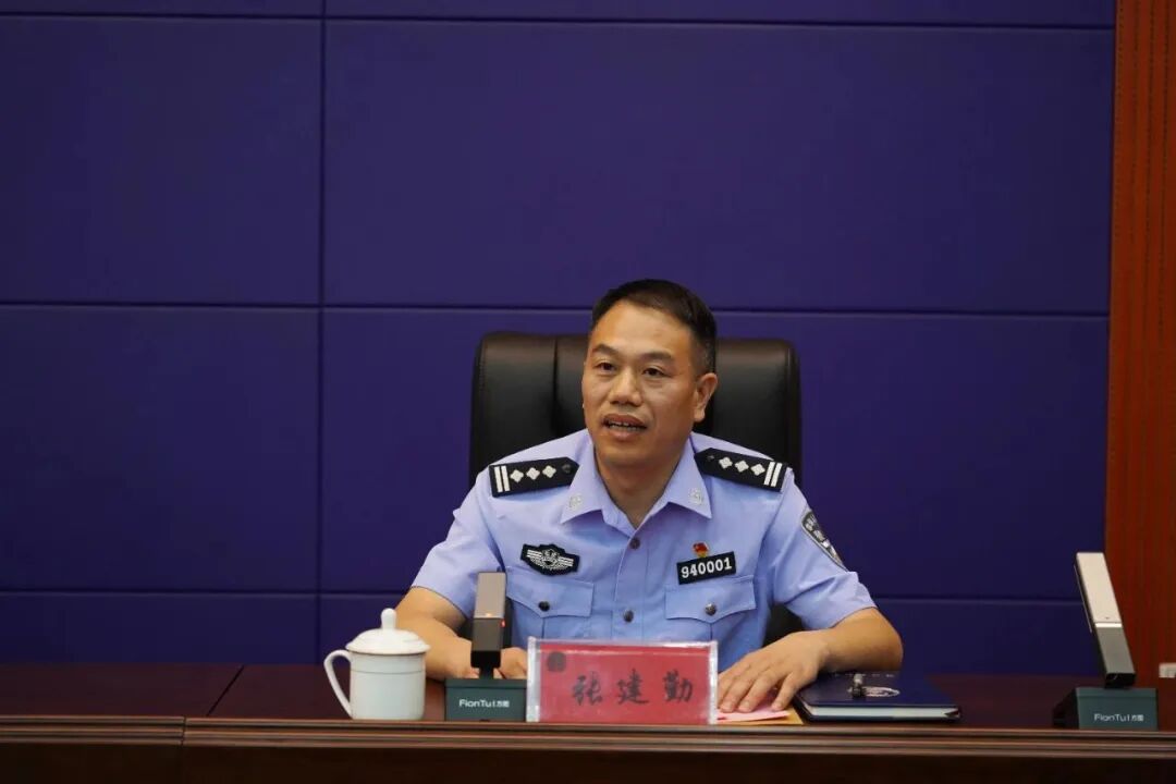 市公安局党委委员蔡立新,县委常委,政法委书记崔向新出席会议并讲话