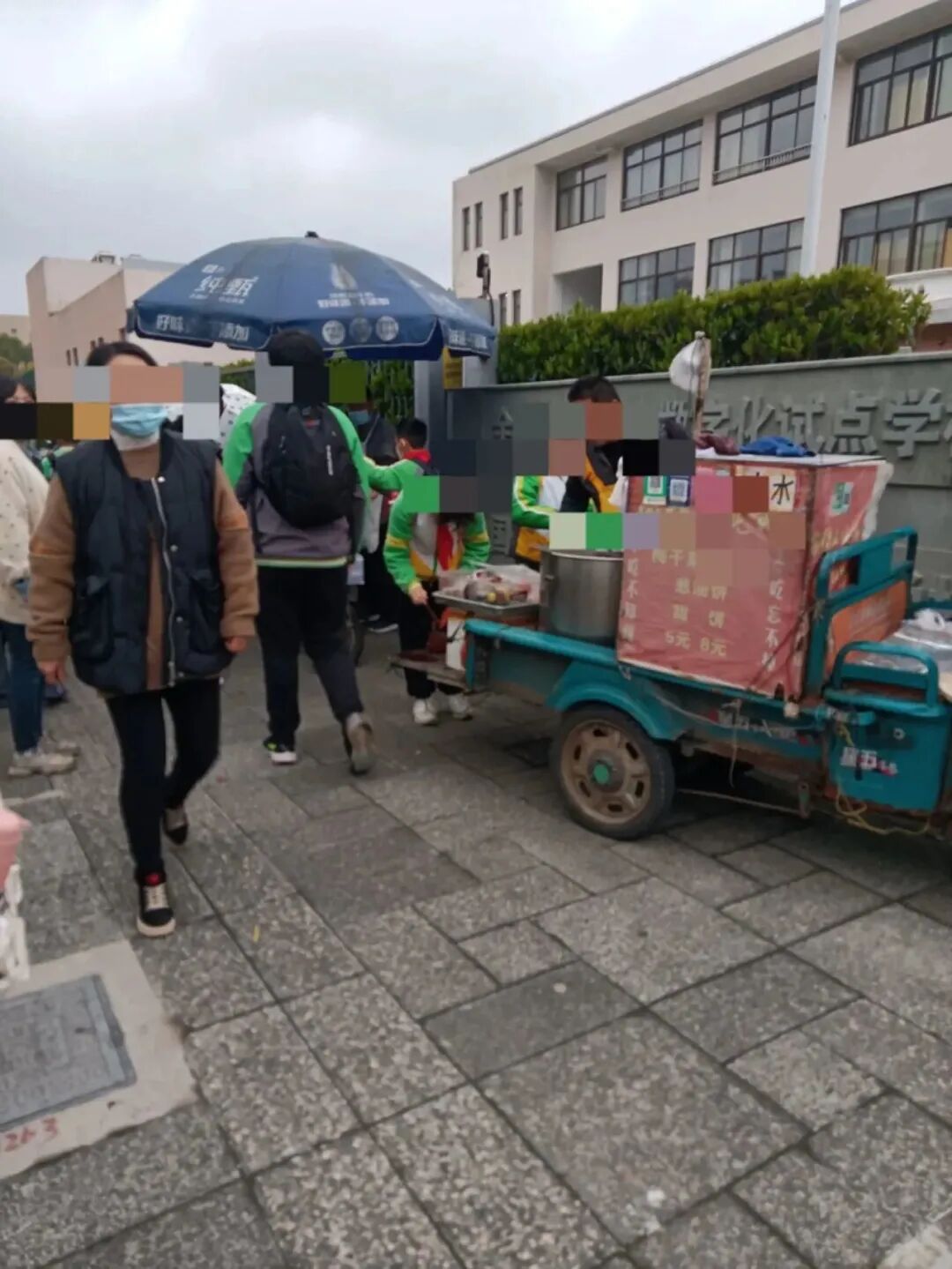 宁波象山一学校门口摆摊合法吗这么多学生没人管