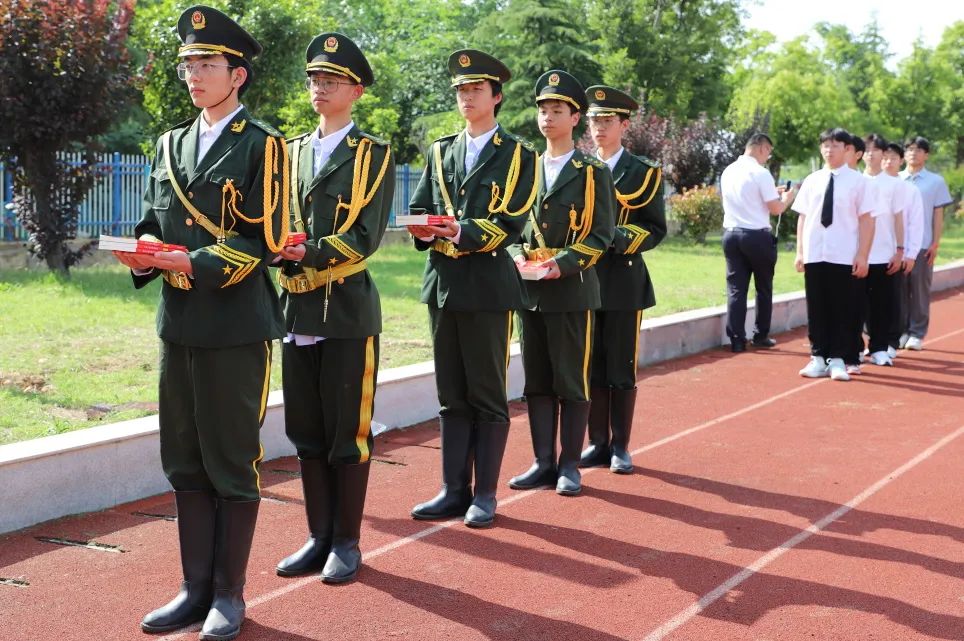 海亮学校_海亮学校学费_海亮学校一年学费多少