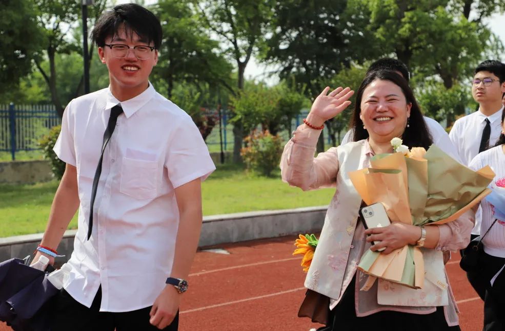 海亮学校一年学费多少_海亮学校学费_海亮学校