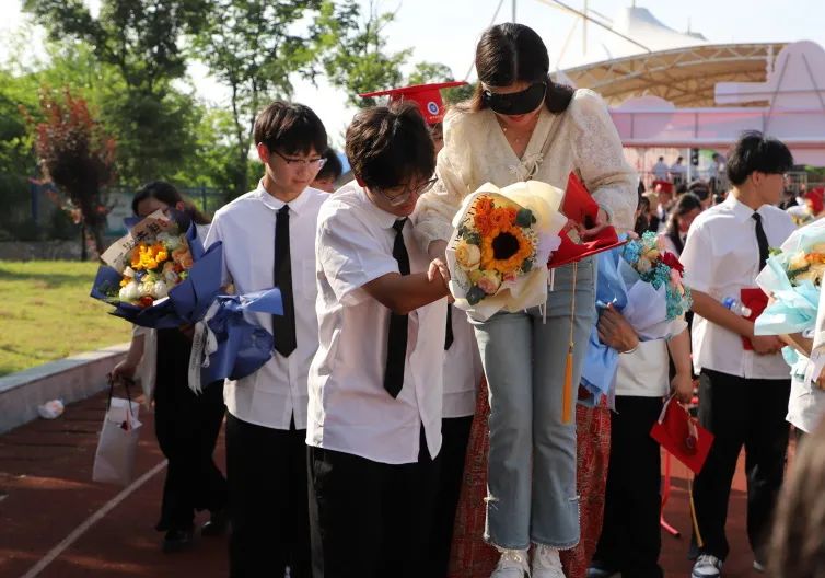 海亮学校学费_海亮学校一年学费多少_海亮学校