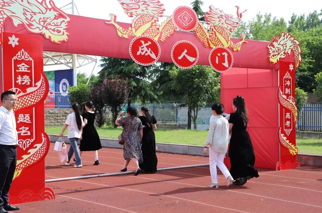 海亮学校一年学费多少_海亮学校学费_海亮学校