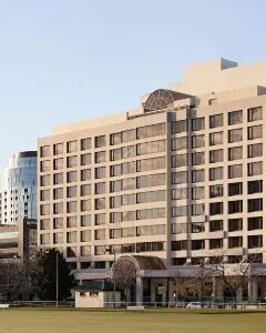 墨尔本景观酒店·城景特大床房 1晚