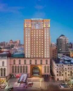 哈尔滨中央大街诺富特酒店（索菲亚教堂店）·标准双床房（65寸投屏电视+徕芬吹风机+金可儿床垫） 1晚