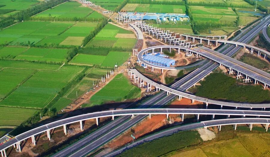 ▼杭瑞高速贯通南北武咸城际铁路,京港澳高速公路,京广铁路,武广高速