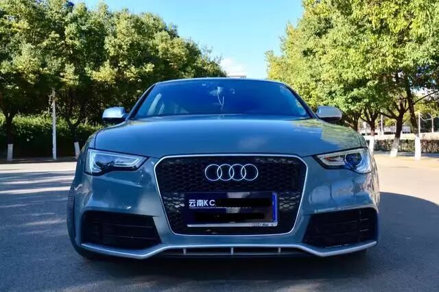 奥迪a5水泥灰上身