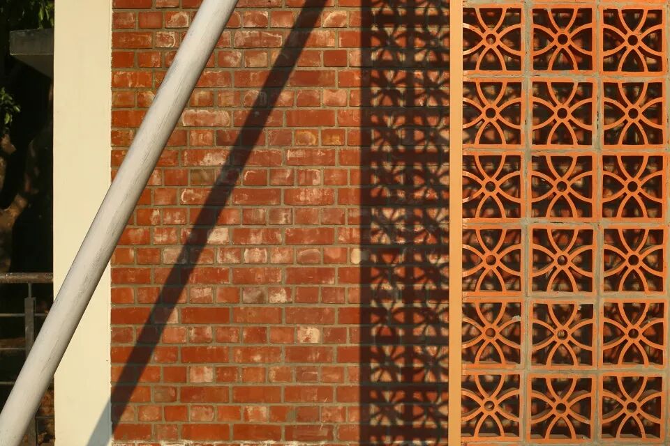 什么是镂空花砖极致的光影美学