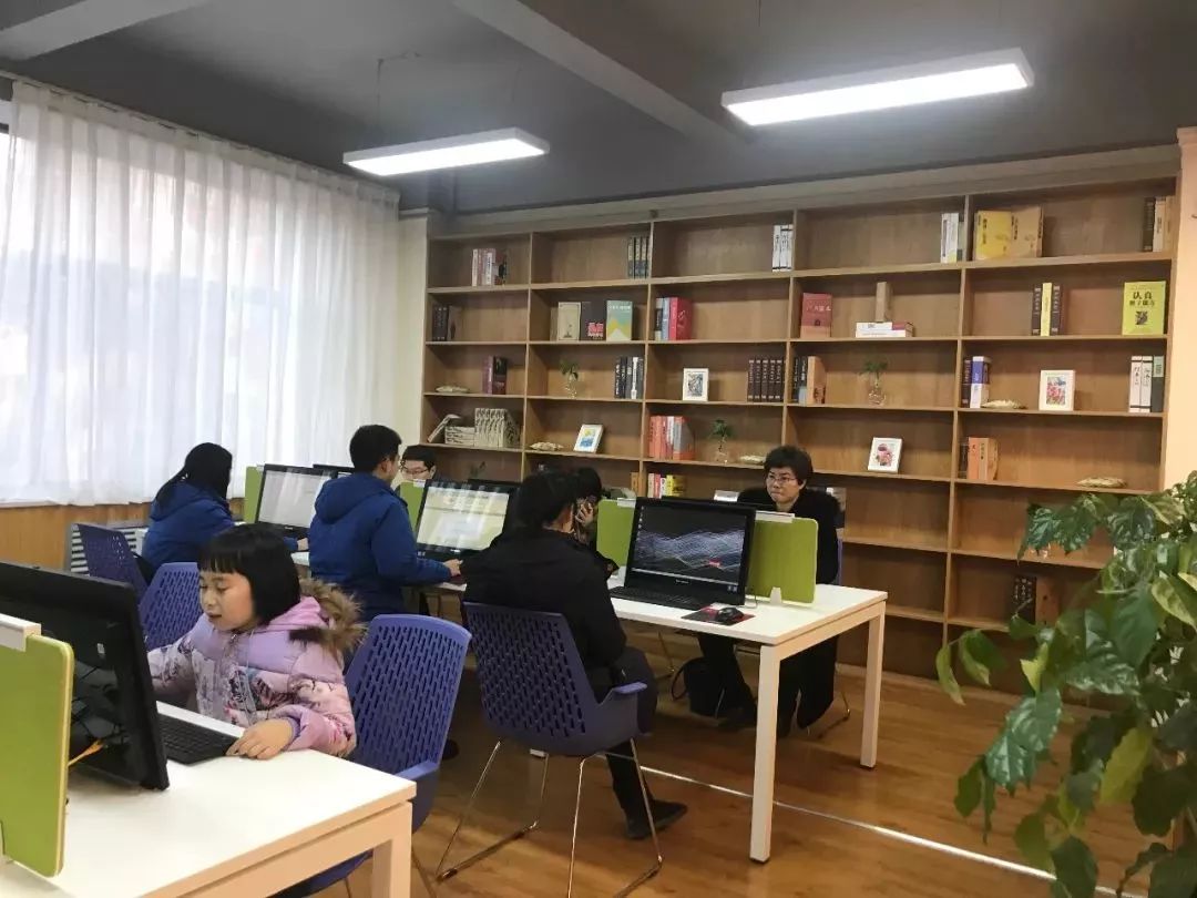 福利 | 法士特高新图书馆顺利开馆 福利 | 法士特高新图书馆顺利开馆