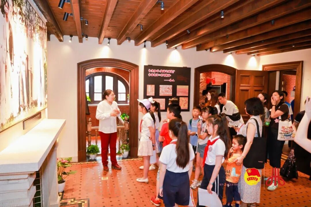 在这处联列式建筑里,孩子们了解到,1931年8月17日至22日,鲁迅在此一楼