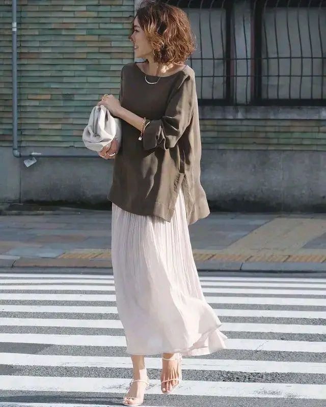40岁+该怎么穿搭？看看日本时尚辣妈的穿搭示范
