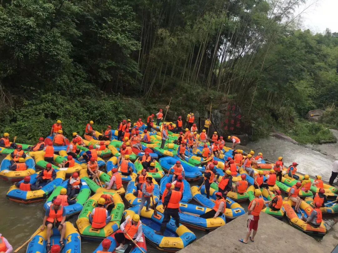 仰天峡漂流太火爆了不限量漂流券继续免费送仰天峡漂流7月24日起狂撒