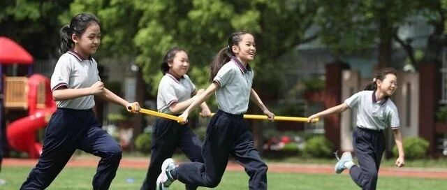 徒手格斗、引弓搭箭，“别人家体育课”到底牛在哪儿？ | 睡前聊一会儿