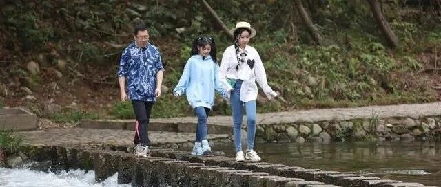 城市村镇的迷人之处，不只限于美景、美食、烟火气 | 睡前聊一会儿