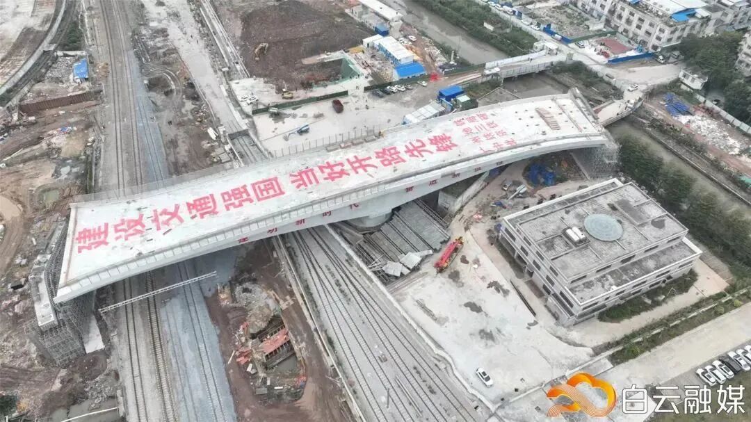 项目成功转体  图/广州白云发布