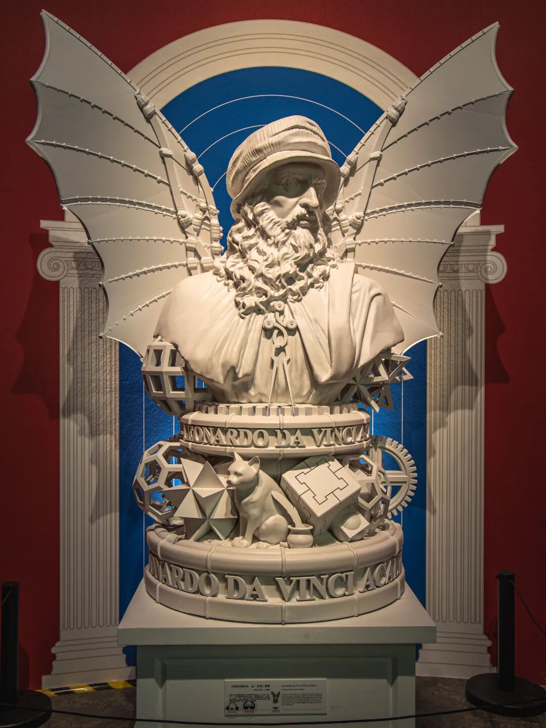 《致敬列奥纳多·达·芬奇》雕像 图/中国广州发布