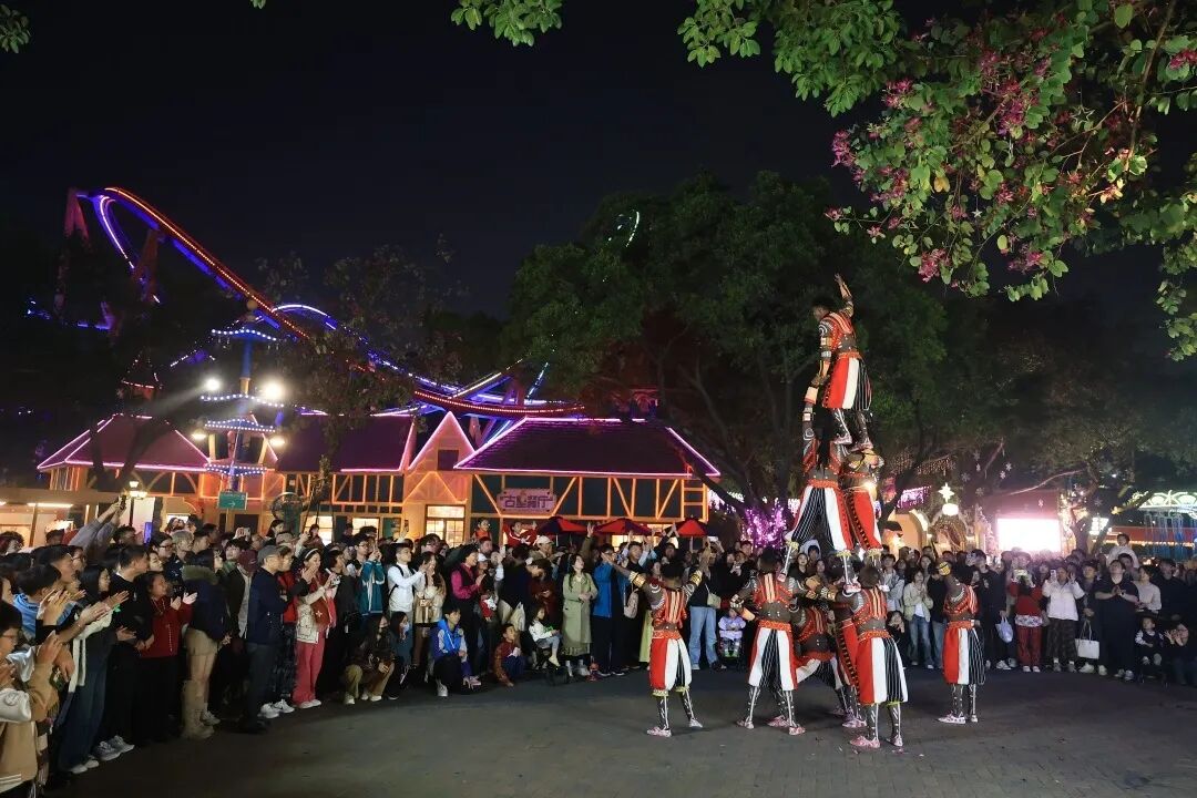 广州长隆度假区，元旦假期迎来众多游客