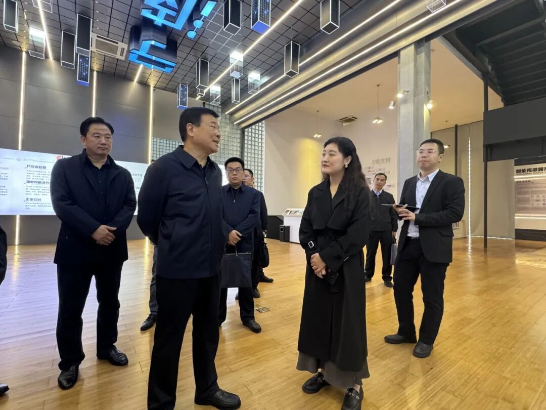 湖南省人大常委會(huì)黨組成員、副主任陳飛一行蒞臨柯力傳感調(diào)研指導(dǎo)