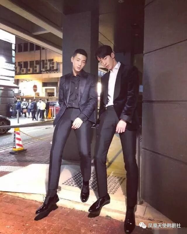 这两位是长腿兄弟 甜蜜溢出屏幕 他大声解释 我真的喜欢女人 看看撒网