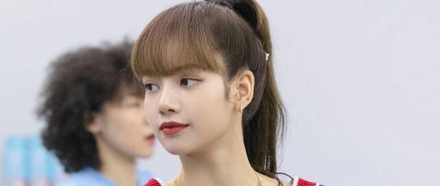 这位“人间芭比”今天solo出道，专辑预售已突破80万张