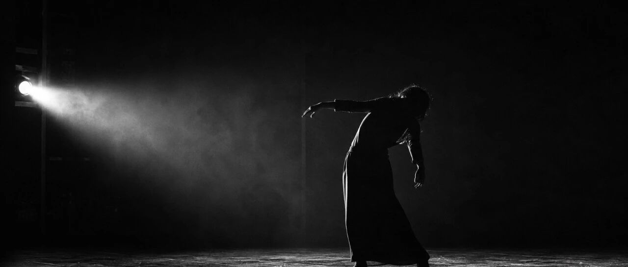 Why silence on stage can be scary