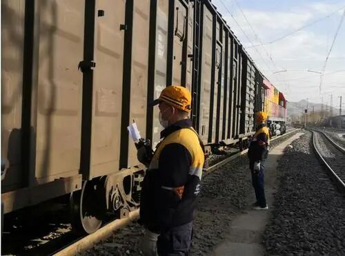 西吉工商联捐赠300多吨土豆搭火车直奔襄阳 固原新闻