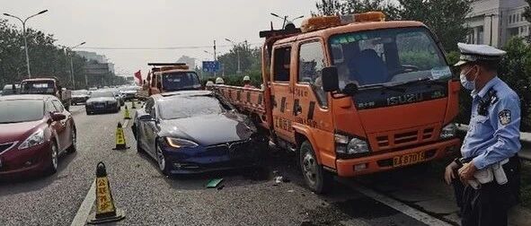 经参调查·锐度丨特斯拉“自动驾驶技术”屡发事故遭质疑，涉嫌虚假宣传？！