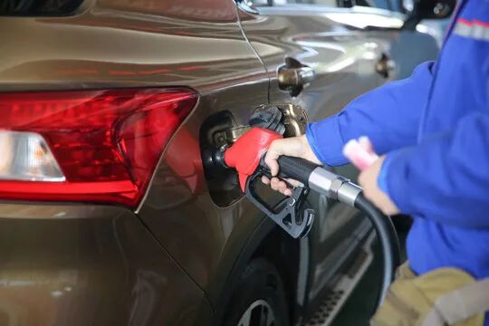 油价暴跌俄罗斯_油价大暴跌来了!今天凌晨_油价暴跌缓和南海冲突