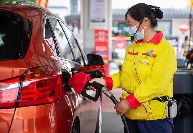 油价暴跌影响_油价大暴跌来了!今天凌晨_2014油价暴跌