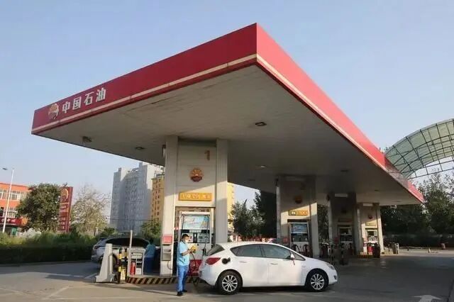 油价大暴跌来了!今天凌晨_2014油价暴跌_油价暴跌影响