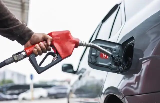 油价大暴跌来了!今天凌晨_2014油价暴跌_油价暴跌影响