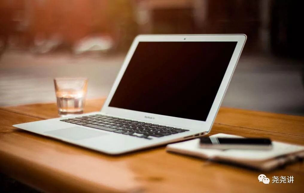 电脑插着电源却不充电 笔记本电脑，插电源通电后不显示充电，或者是充不进去电，可以从这几方面考虑！