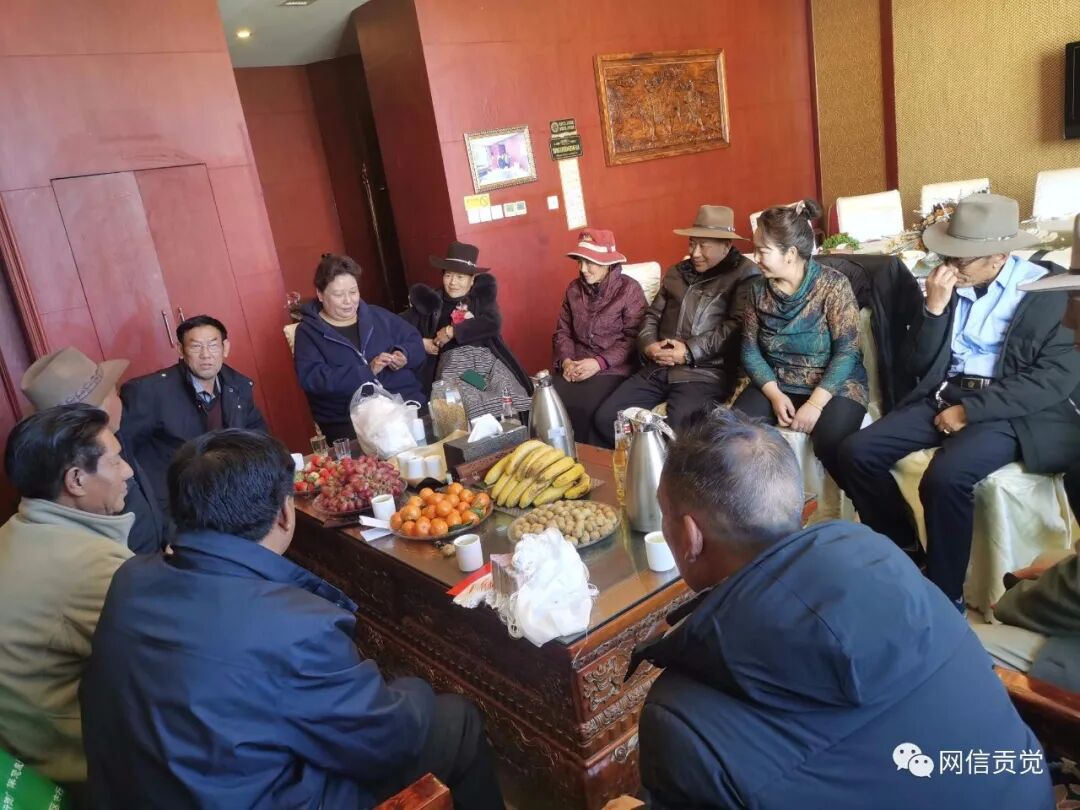 情系老干部慰问暖人心贡觉县委常委人大常委会主任普布次仁看望慰问