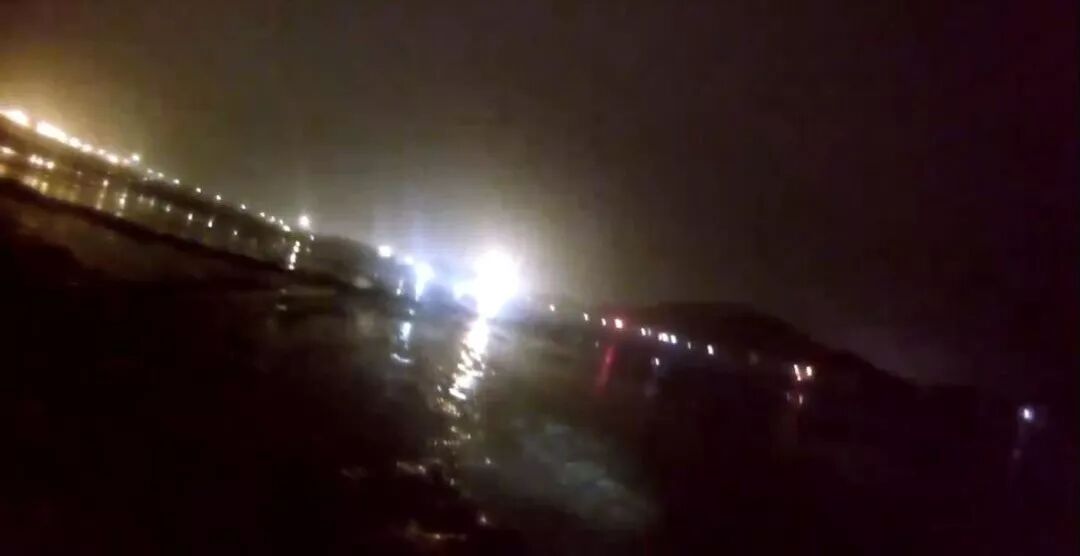 「董思建」他瘫在急诊室，却开心得像个孩子......