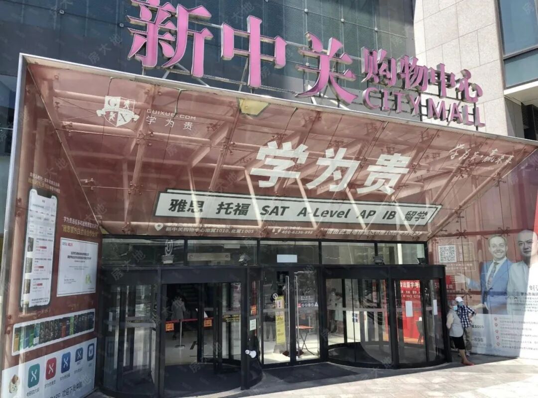生活购物方面,南侧约1公里有北京城乡仓储大超市,北侧约1公里有华联