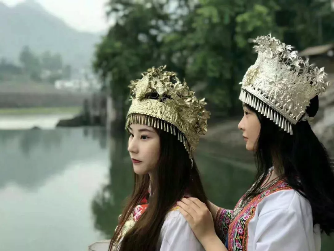 她守着桃花源和渡船,等着那个武陵人归来 她守着桃花源和渡船,等着那个武陵人归来