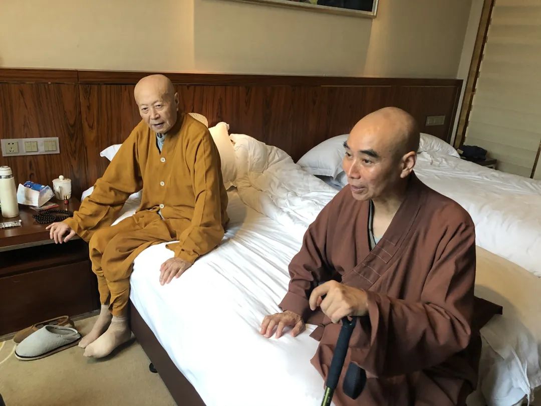 宁波佛教协会会长诚信法师一行慰问防台安置点僧众