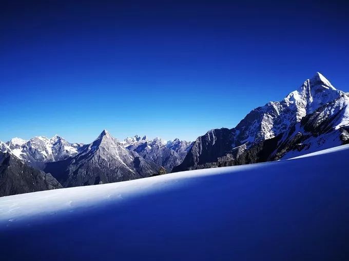 為什麼那麼多人去嘗試四姑娘山三峰連登？ 旅遊 第57張