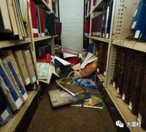 澳大学图书馆“救灾工作”仍在继续，为了保存珍贵的藏书，图书管理员竟然要将它们冰冻起来长达一年！ - 2