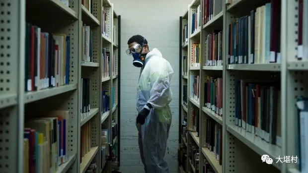 澳大学图书馆“救灾工作”仍在继续，为了保存珍贵的藏书，图书管理员竟然要将它们冰冻起来长达一年！ - 3