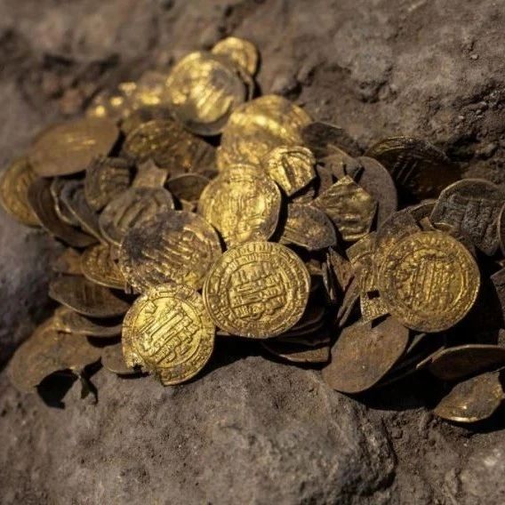 Israeli youths unearth gold coins stashed for more than 1000 yrs