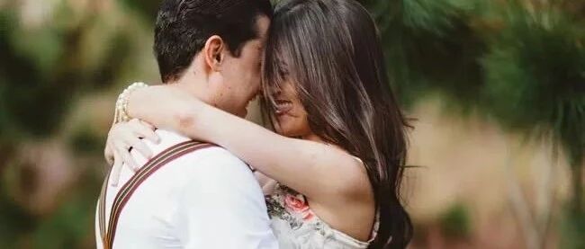 他怎么抱你，就怎么爱你