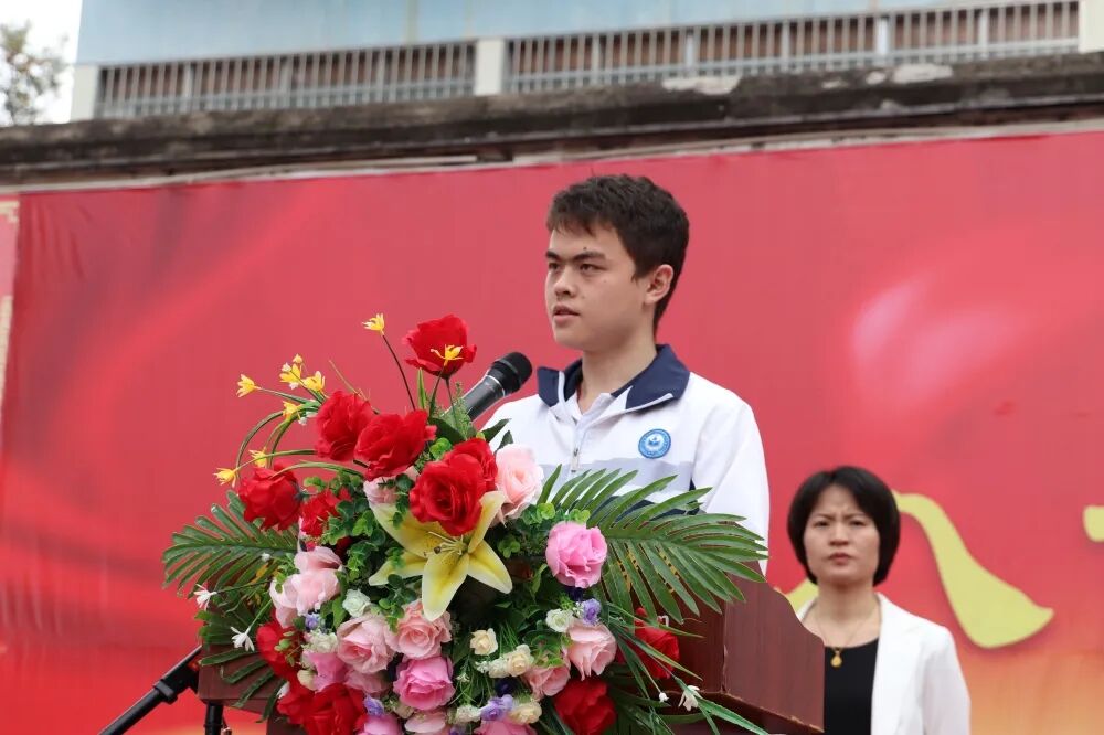 十八而志感恩奋进赣南师大附中2022届高三成人礼67